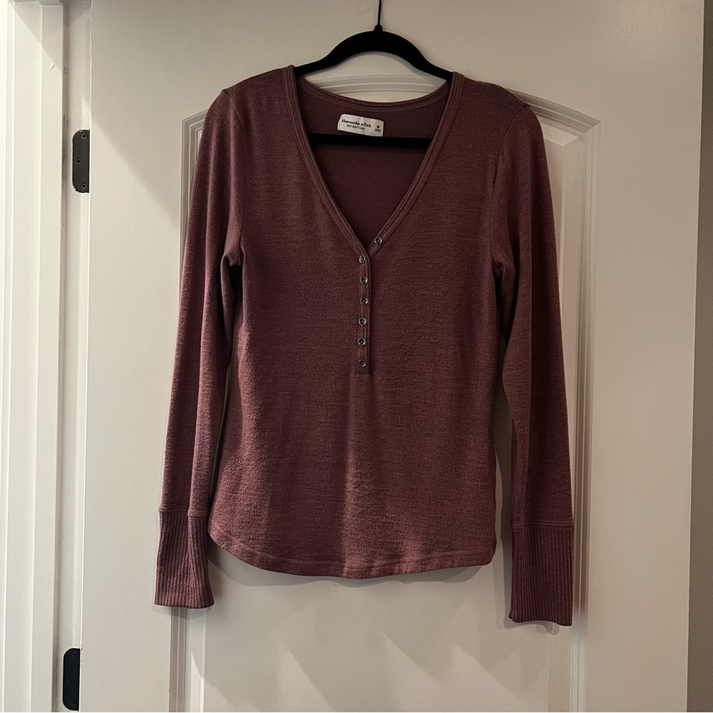 Abercrombie & Fitch Long Sleeve V-Neck Henley - Burgundy